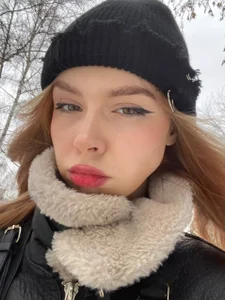 GlitchyDolly On a walk Pic 2