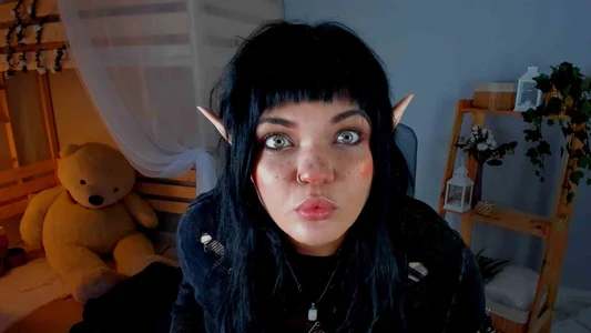 MaryHarrys I'm an elf Pic 2