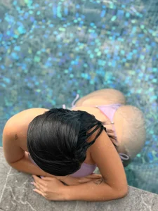 kate_morgann a purple bikini Foto 4