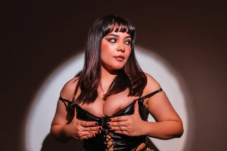 AmberGreyy_ Shadows and seduction 🖤👀! Pic 2