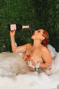 Savannah_Jansen With a few drinks wet and horny  4টি ছবি