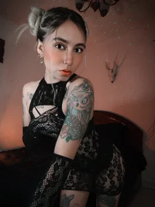 Come, give me a kiss 🫶🏼 od Saucy_Jenn  3 snímek