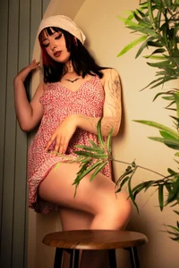 Zoe_Lynch_ As sweet as a flower, as dangerous as the night 🌹🦇 Pic 3