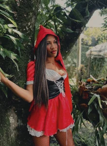 LucianaaMorena lost in the forest Immagine  2