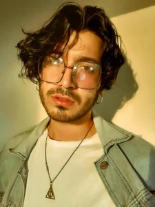 Ackerman_Eren_ Public টি ছবি