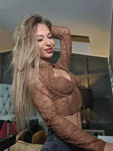 Jo_Reed Blondie's week  2টি ছবি