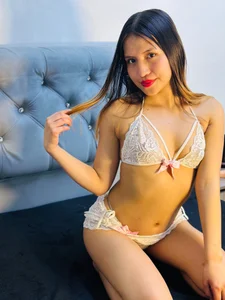 😘 Serving looks, one photo at a time. ❤️‍🔥 de ScarletMoonRx  6 Imagens
