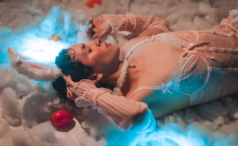 Brann_tadzio: This bunny behaves badly when people look at her like that🍆🐰 ( 7 фото)