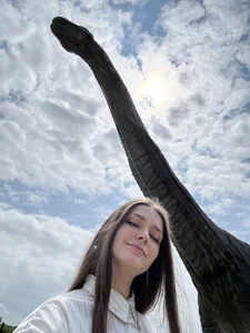 Jessica_jewells come with me to dino park?🦕🦖🦕 টি ছবি
