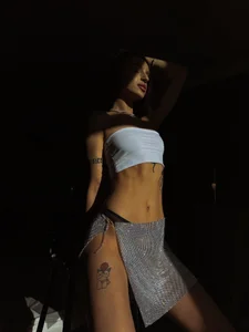 AdoraCortes Darkness is my trump card and the game is my passion. Who will give up first? зображення