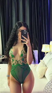 SophiaVilner Poisonous 💚 Pic 2