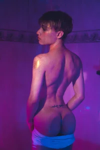 I can be your favorite temptation 🔥❤ de Isaac_Grey  3 photos