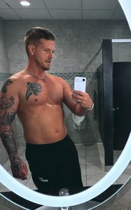 HotnCole Public Pic 5