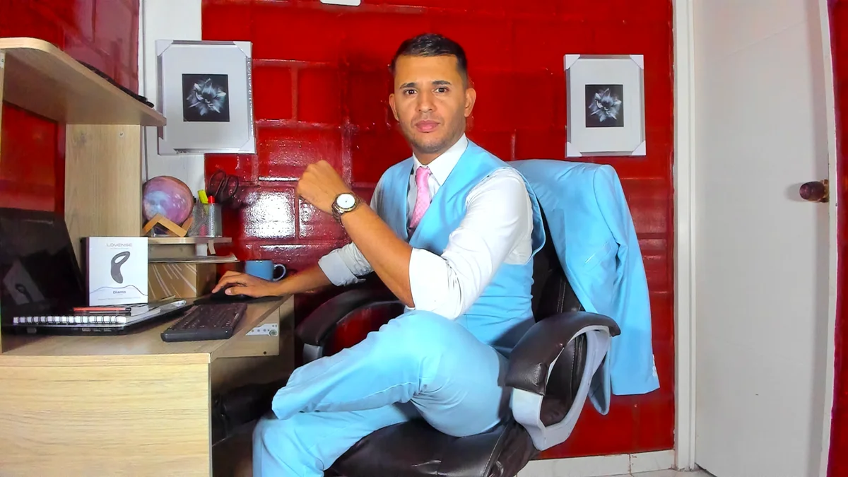Hideintheoffice immagine di tendenza 4778