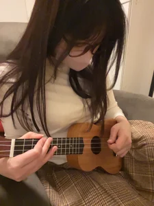 ウクレレ🎵 de 18ririco  2 Imagens