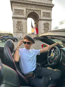 Public de camerontwink  2 Imagens