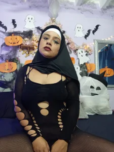 AliaAsad HALLOWEEN 🔥  🎃 รูป  2