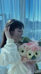 DelindaTosteのme with flowersの枚の写真