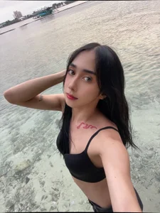 Krishellemoorree Isabella at the beach Pic 4