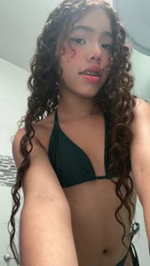 KellyOlsenbe: selfies ( 7 фото)