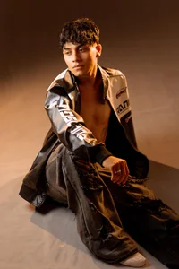 Dani_rivass I look better with my coat or without it? Foto 3