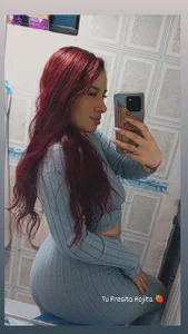 Anniee_collins_ Public  2টি ছবি