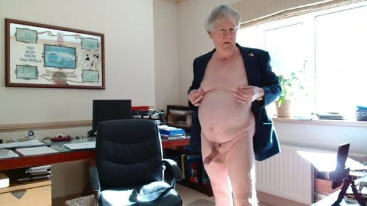 alan in the office od alan_inlondon  7 snímek