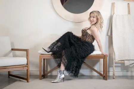 EvelinaGrey Wild but Classy Pic 3