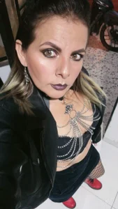 Public od DevoraAmateur  4 snímek