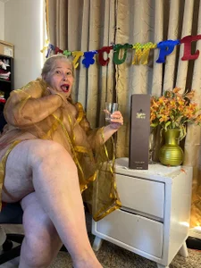 girl_amada I MAKE SO HAPPY зображення 5