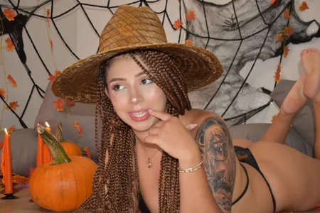 vane_lopez_ halloween sexy Pic 8