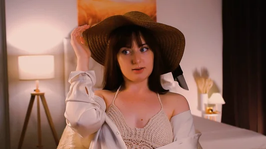 AnnTerry_ The lady in the hat Pic 2