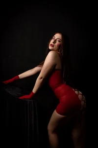 karly_rioss RED TEMPTATION 🍒 Pic