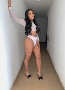 kendrasmithTS white Pic