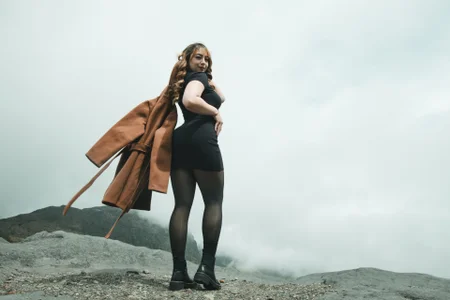 Katalina_Evansのat the top of the mountain 😈🍒🌠の 5枚の写真