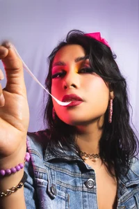 I love this 80's look od PilarJones_  2 snímek