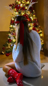 I love Christmas and that's why I put up my little tree. I can't wait to see the presents on it.🎁🎄 de _laura_02 Foto