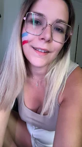 Emy-Lana Public Pic