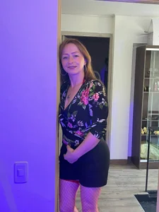 Giovanela_rose I feel beautiful today… what’s your favorite detail? 💋 Pic 4