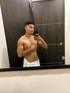 Aaronfox_xのRemove my towelの 2枚の写真