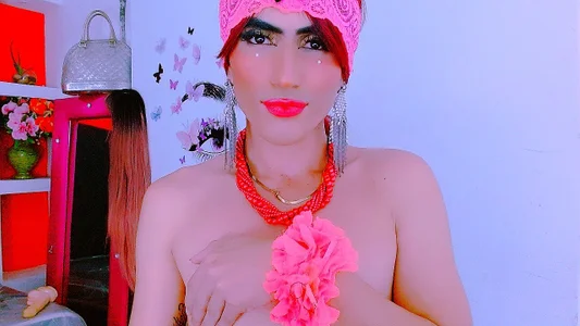 priscilahotker red pencil Pic 5