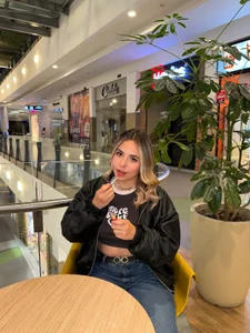 LiaGold_ Public - {count, plural, one {תמונה אחת} two {שתי תמונות} many {# תמונות} other {# תמונות}}