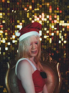 Elif_blond Merry Christmas 2023 Pic 4