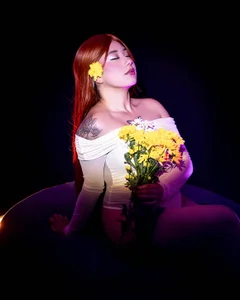 Amber_Palmer I like flowers, I included them in this session, do you like it? 💜 Pic