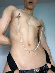 I LOVE STIMULATING MY NIPPLES. de Alan_Real  2 photos