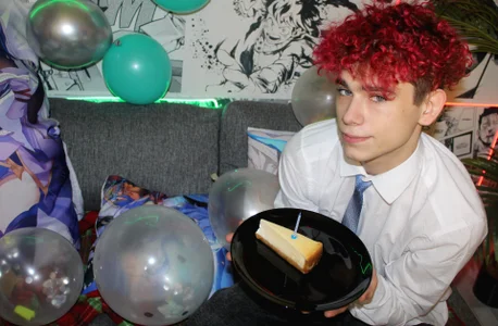 Blaiz_Vok It was my birthday stream 🎂🎁🎈 사진 3