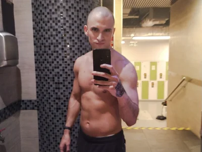 OskarBreno hello টি ছবি