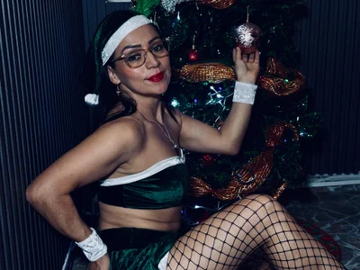 KateTompson_ Merry Christmas baby🎆🎄 Pic 2