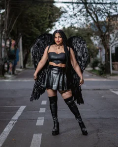 April_Kay Public  7. fénykép