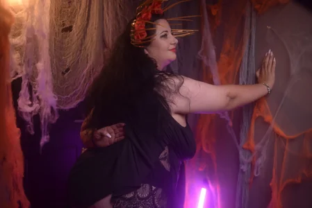 Alesha_XO A Little Halloween Trouble Immagine  7